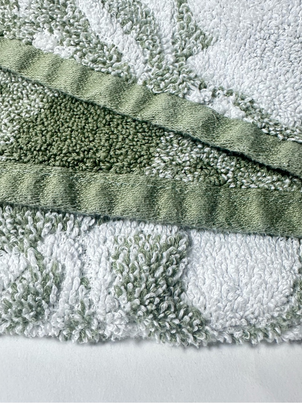 Threshold Bath Towel Floral Jacquard Light Green White 30” X 54” All Cotton 2023 - Picture 4 of 13